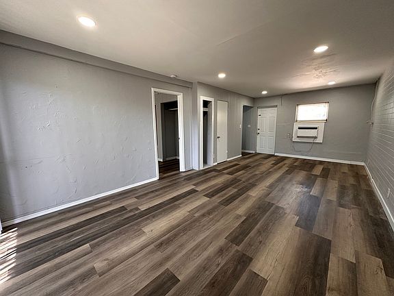 2nd image of 113 NE Madison Cir N APT 6