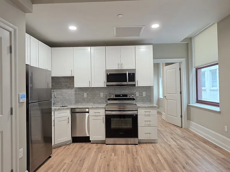 1420-22 Chestnut St #502 — Photo 3