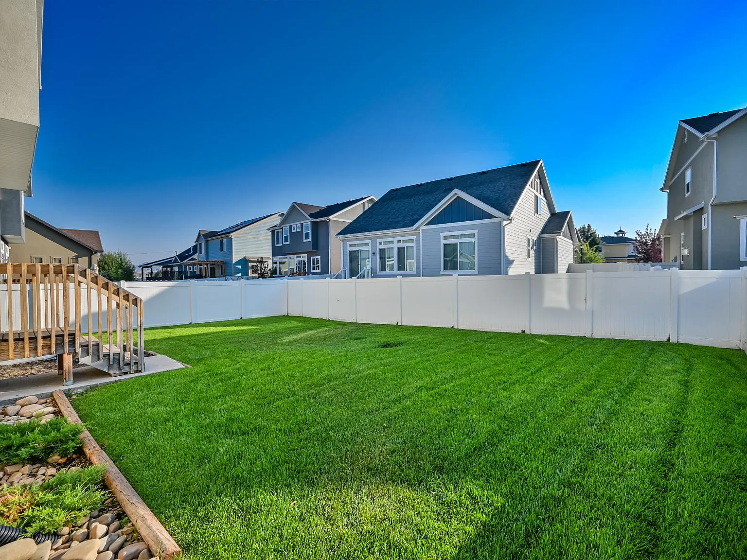 4 bed, 3.5 bath, 2307 sqft, $3,295 — Photo 4