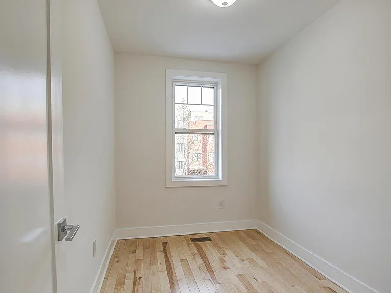 716 Kenyon St NW — Photo 22