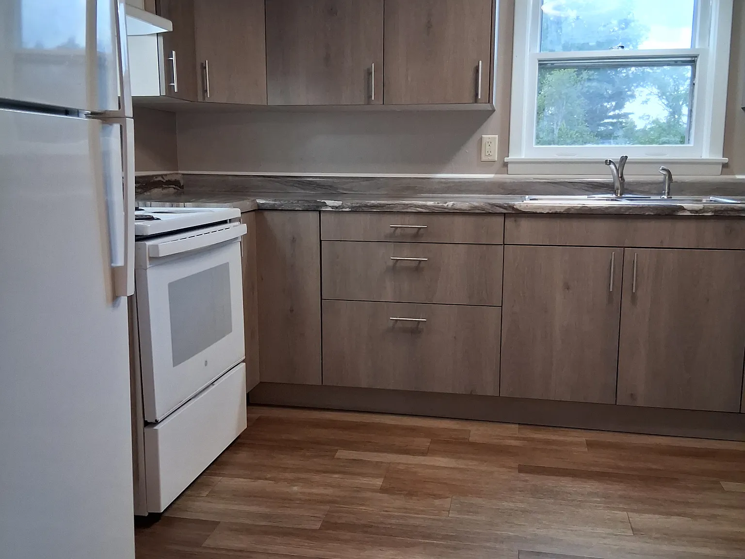 2 bed, 1964 sqft, $1,500 — Photo 2