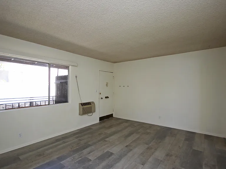 44 N Oak Ave #7 — Photo 5