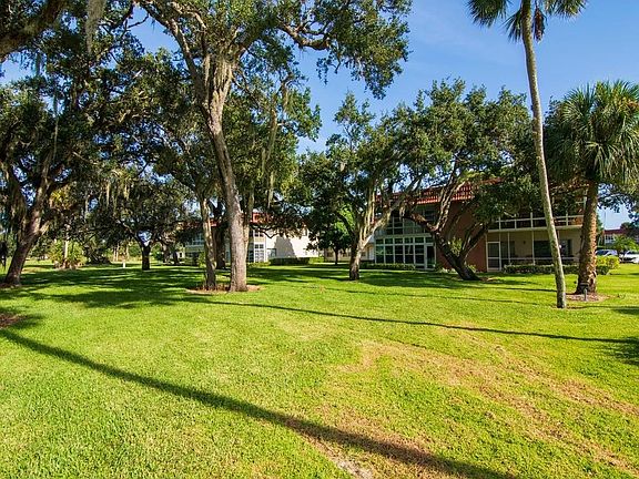 4th image of 9 Vista Palm Ln