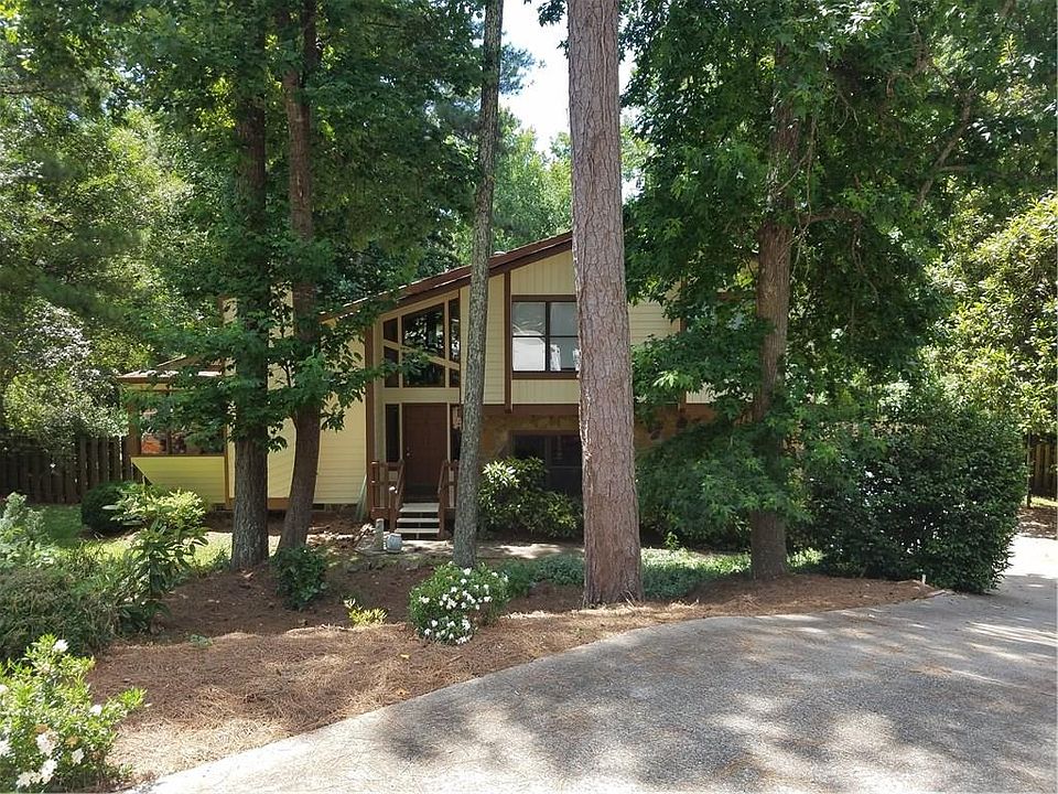 1st image of 8611 Creekview Ct