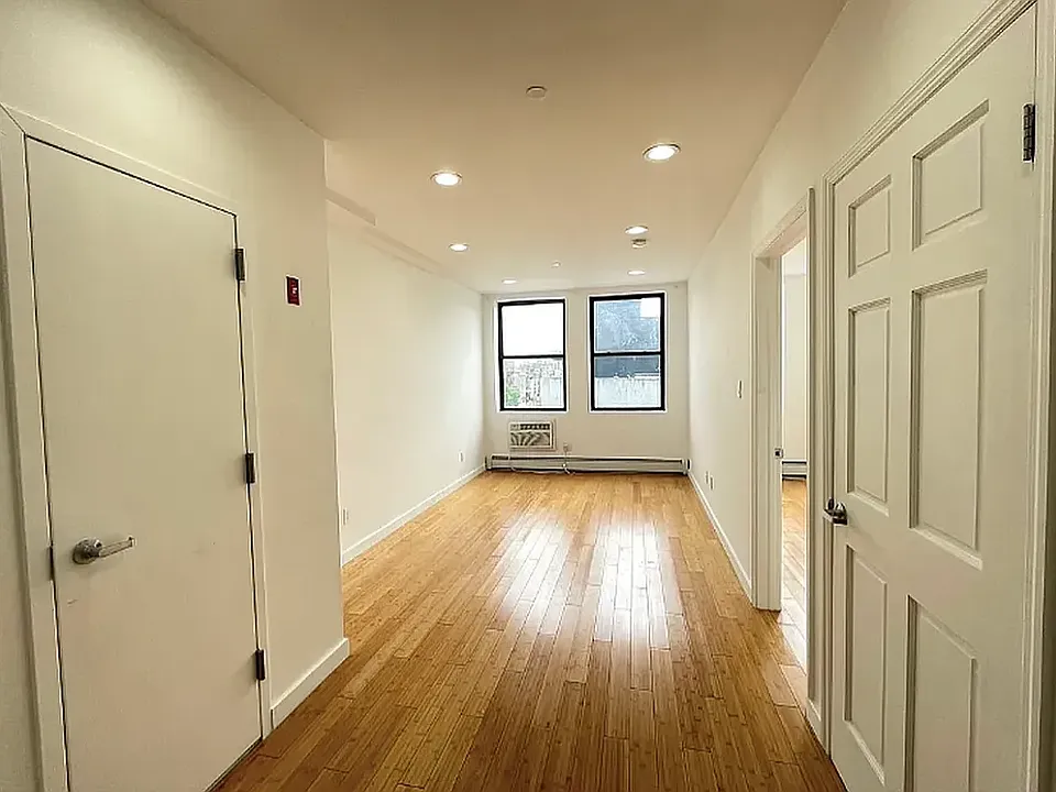 239 Utica Ave #3R
