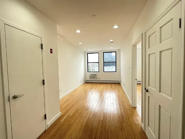 239 Utica Ave #3R, Brooklyn, NY 11213