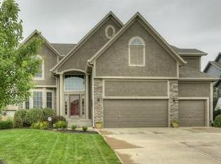 21916 W 56th Ter, Shawnee, KS 66226