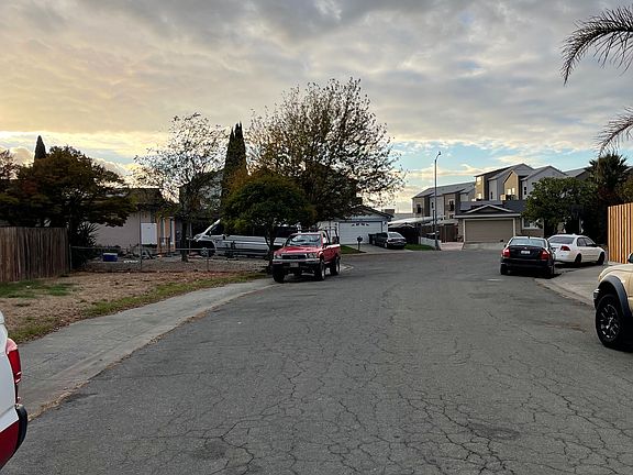 5th image of 51 Montego Ct