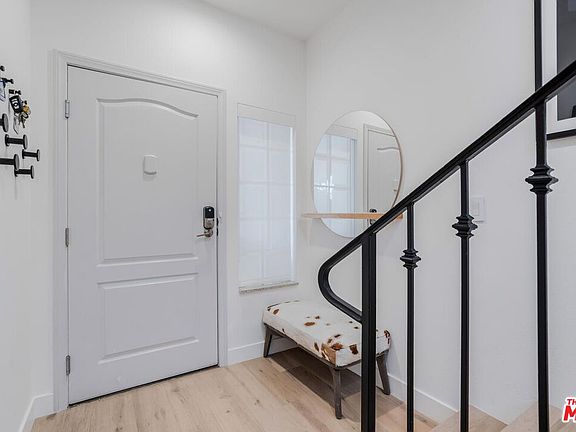 3rd image of 963 Larrabee St #5