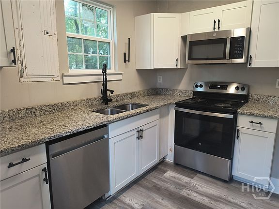 5th image of 660 W 42nd St