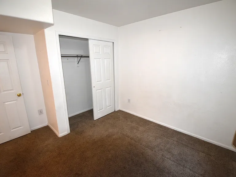 104 Vale St — Photo 37