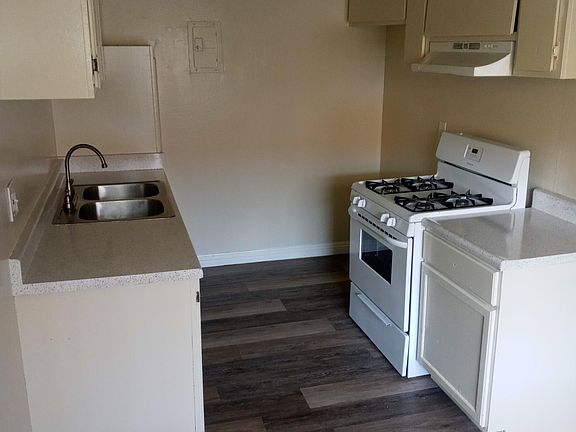 4th image of 11811 Pioneer Blvd APT 30
