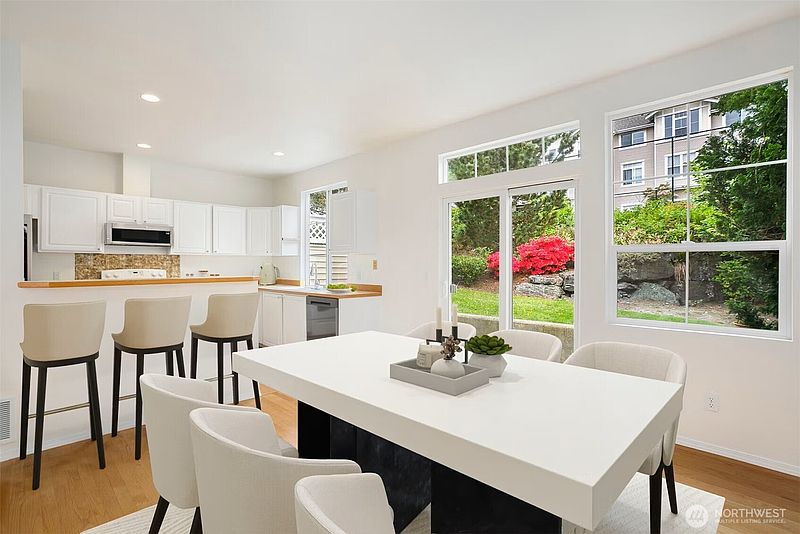 3rd image of 5301 164th Avenue SE