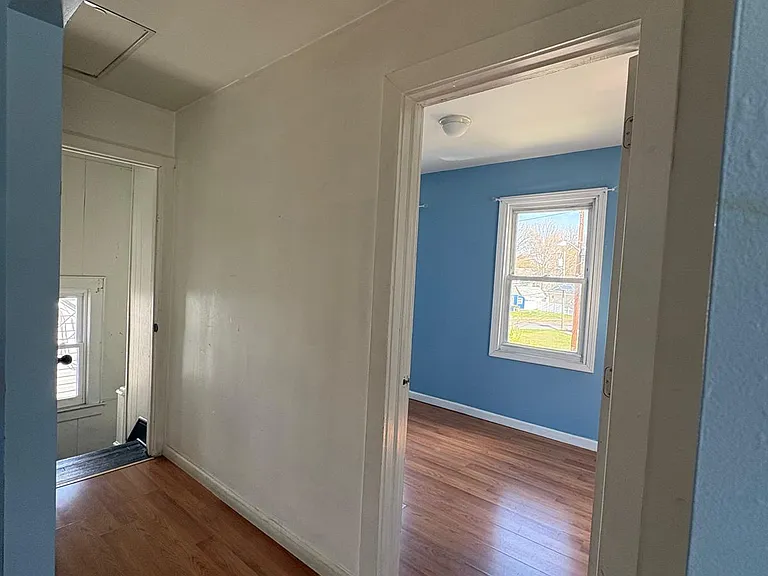 326-28 Evona Ave #2F — Photo 2