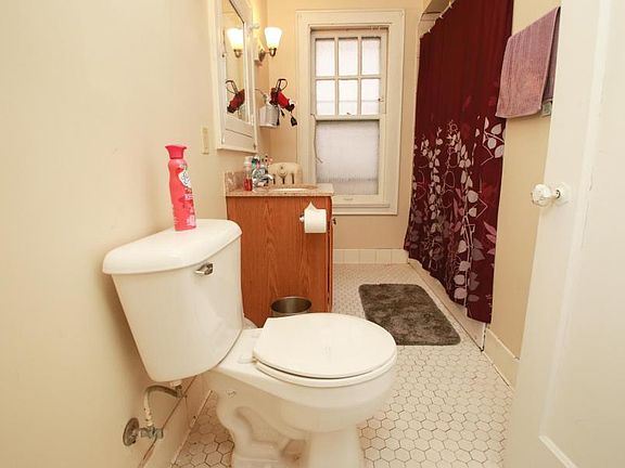 4th image of 3029 N Farwell Ave