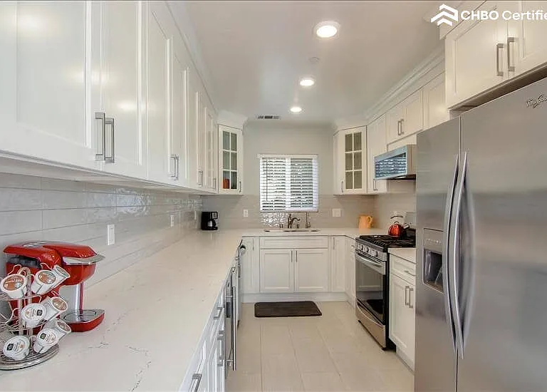 Fully Equipped Kitchen with Keurig Coffee Mak