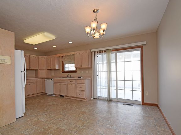 4th image of 2497 Meadowpoint Dr