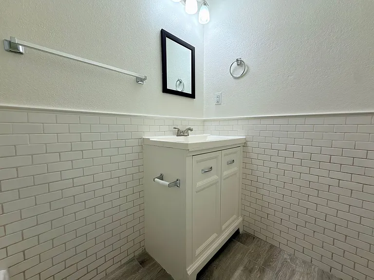 523 N Citrus Ave — Photo 16