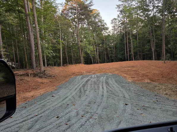 1621 Beechwood Rd, Yadkinville, NC 27055