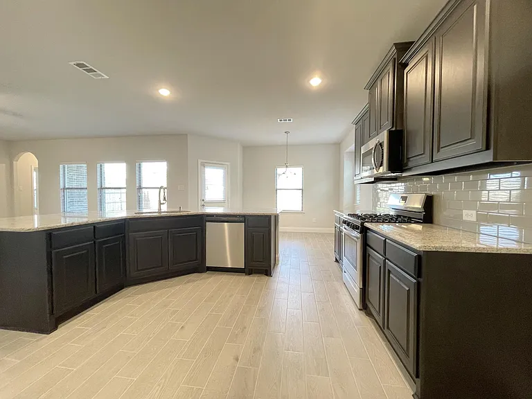 4009 Gray Wolf Dr — Photo 2