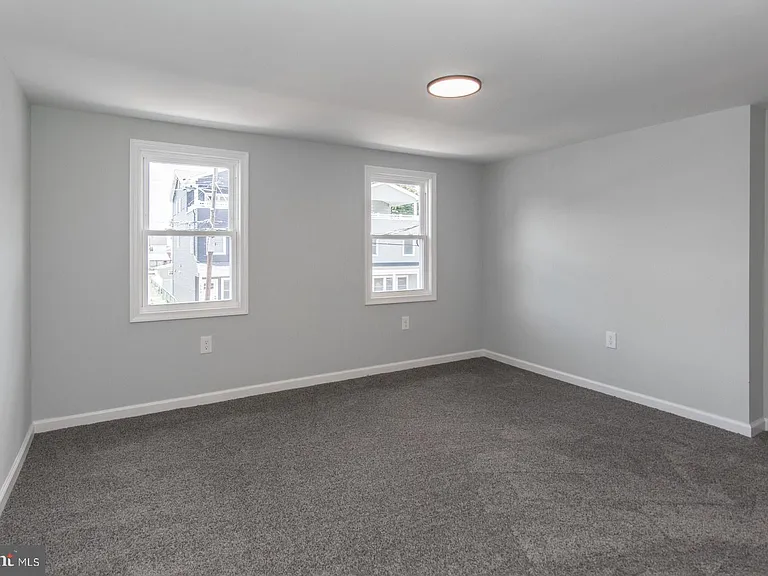 647 Spruce St — Photo 18