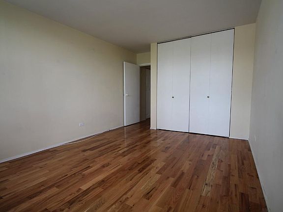 2nd image of 1446 N Dearborn St #F4c1