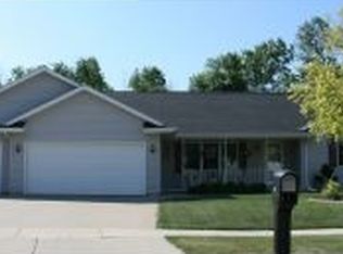 1525 E Bedford Ln, Appleton, WI 54915