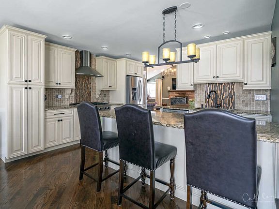 4th image of 70 Bradley Ln