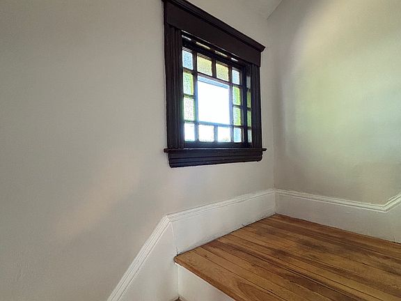 5th image of 724 Broadway