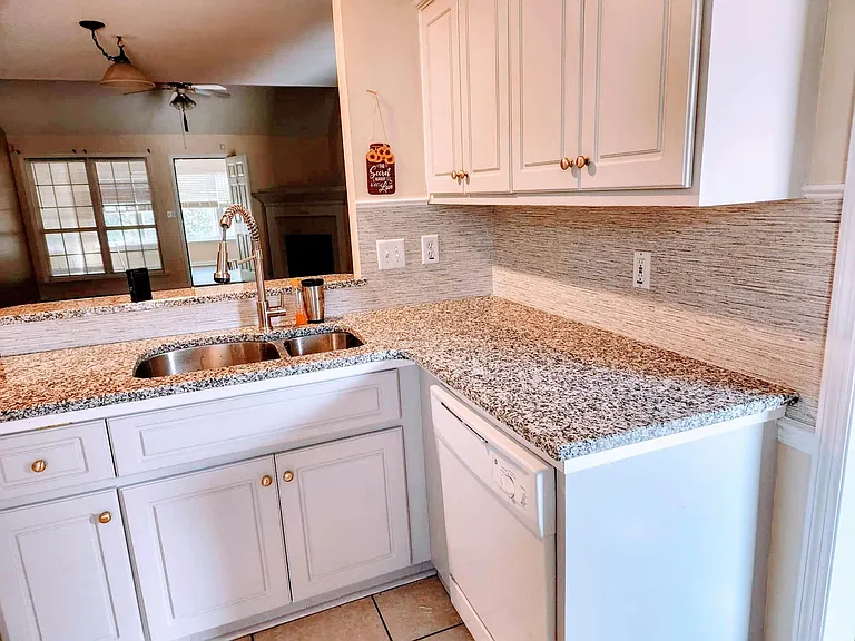 102 Harvestwood Dr — Photo 5