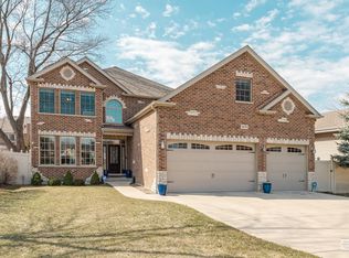 674 N Van Auken St, Elmhurst, IL 60126