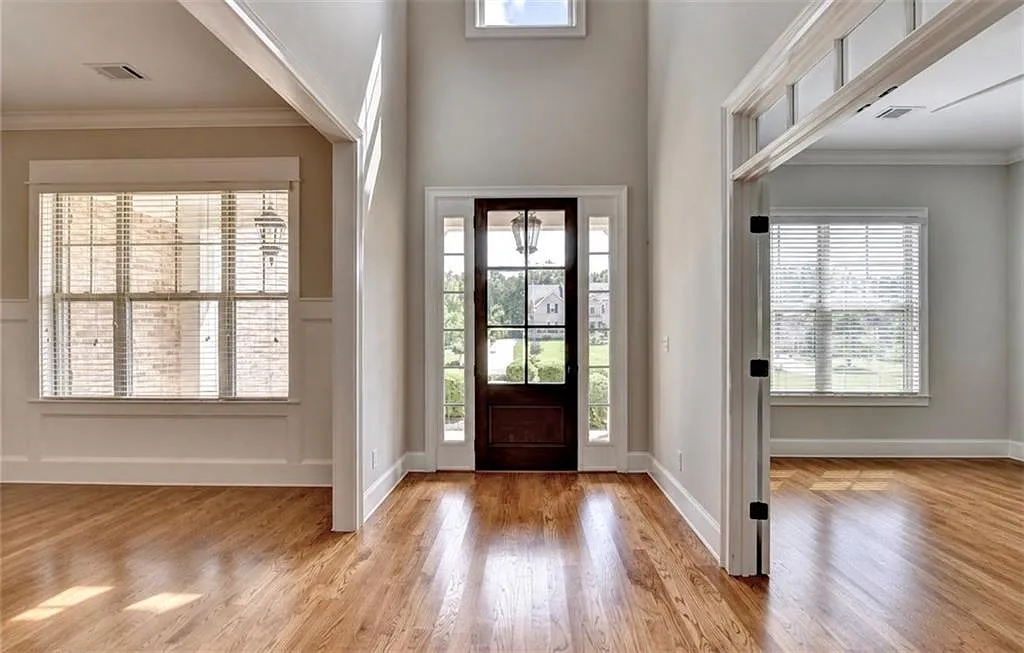 6 bed, 5.0 bath, 4556 sqft, $6,750 — Photo 2