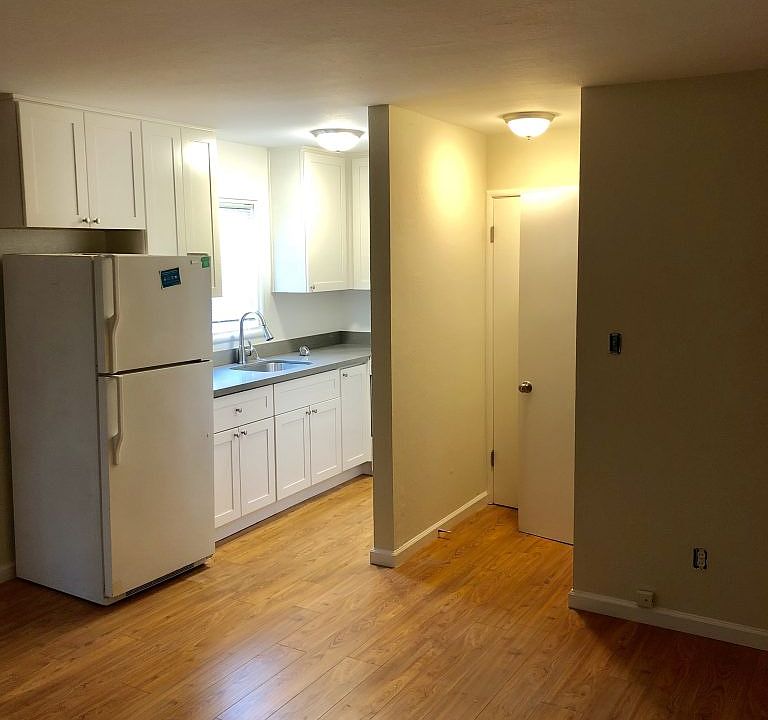 1st image of 994 Capp St APT 3