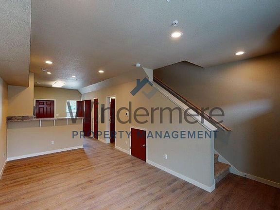 2nd image of 105 SW Silverstar Ln #5