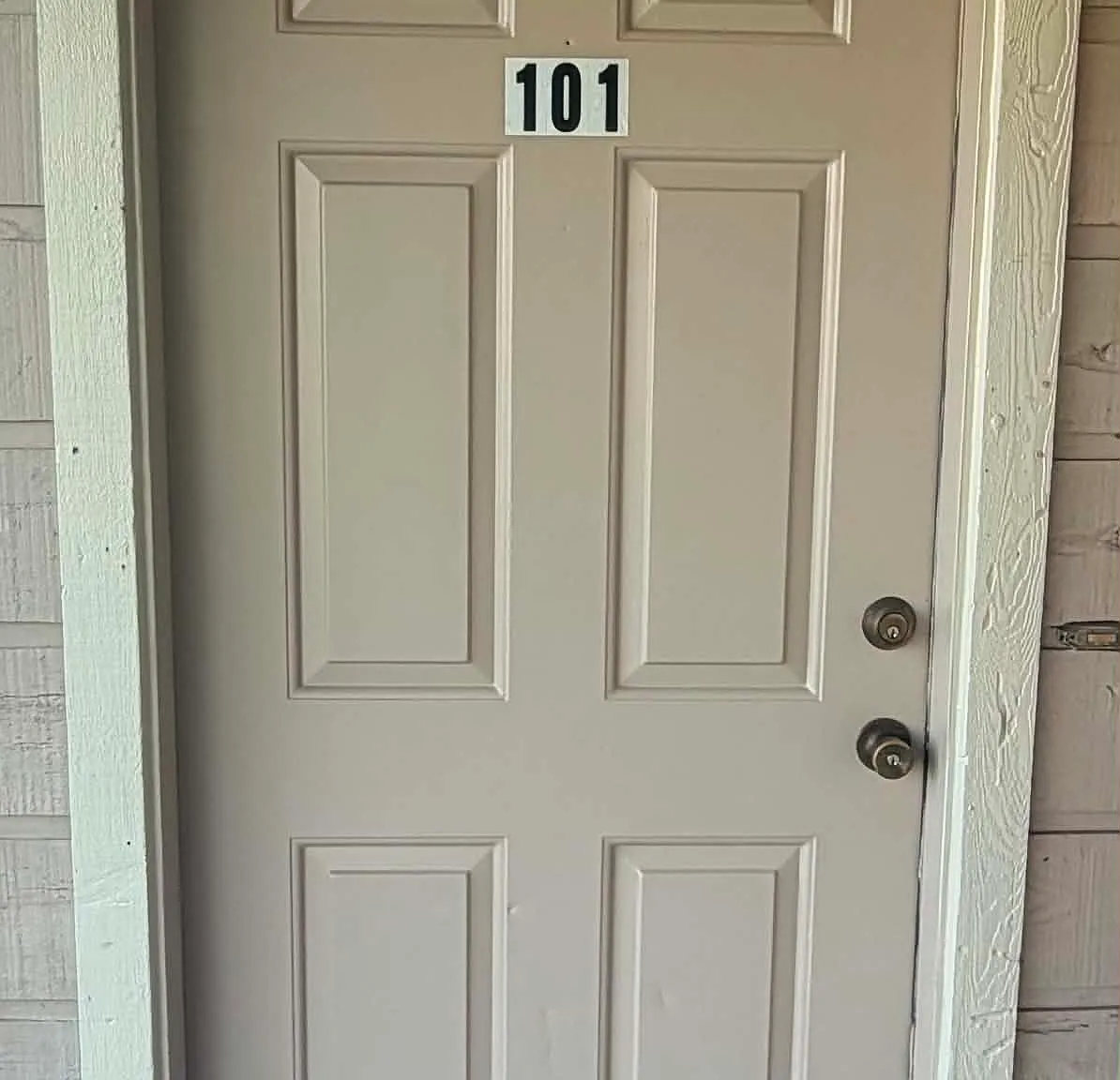 2 bed, 900 sqft, $1,050 — Photo 1