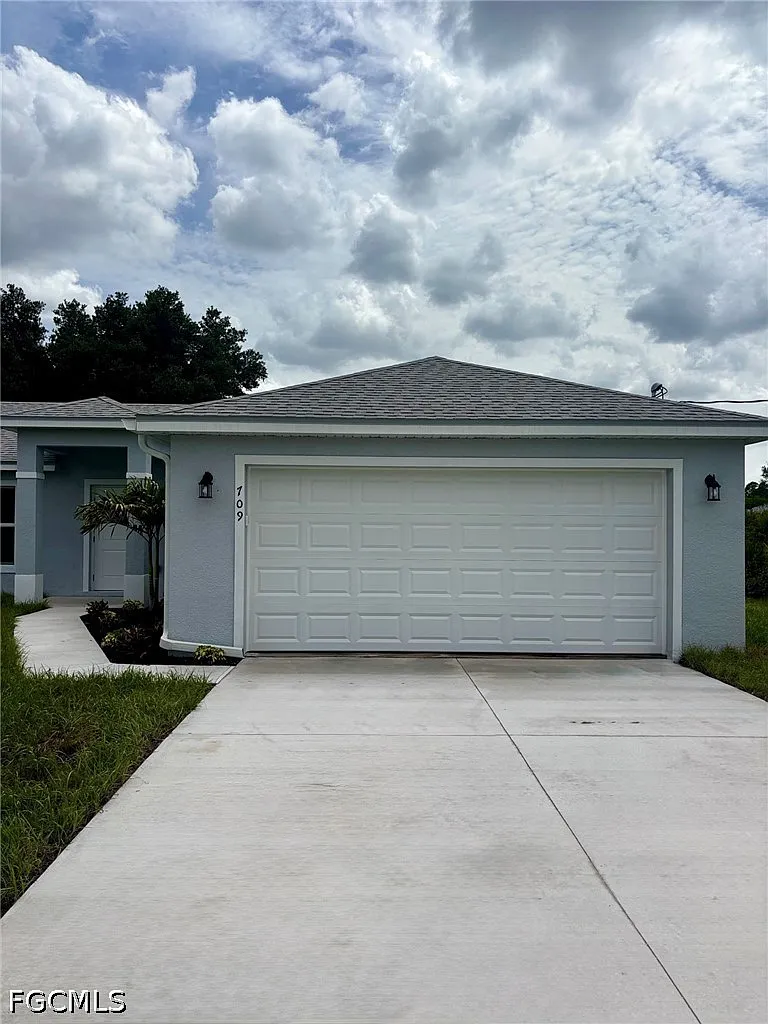 4 bed, 2.0 bath, 1571 sqft, $1,875 — Photo 3