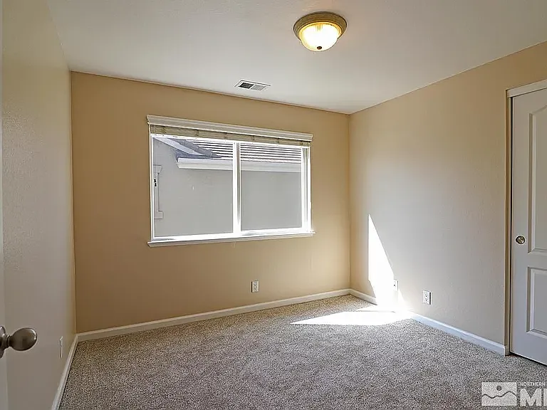 Building Photo - 10047 Silver Star Dr