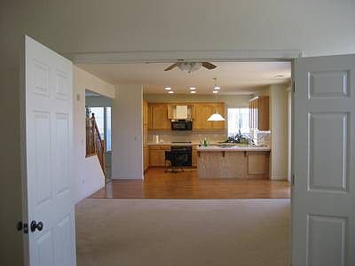 3rd image of 743 Bishop St