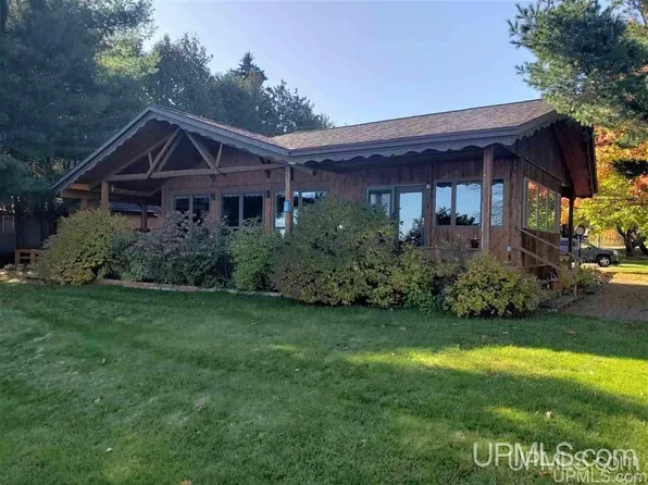 43430 Lindala Rd, Chassell, MI 49916
