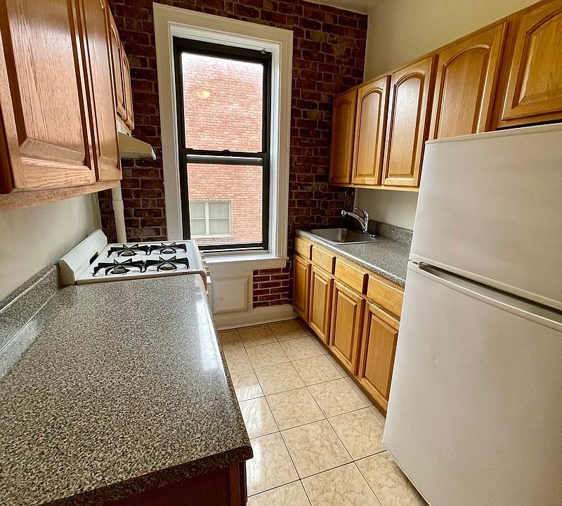 1st image of 2106 33rd St APT C3