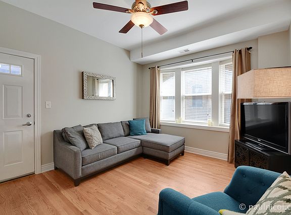 3rd image of 3705 N Lakewood Ave APT 1R