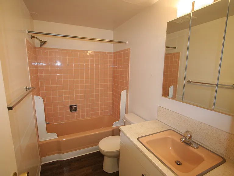 Pearl Manor — Photo 8