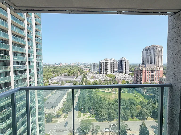 18 Harrison Garden Blvd #1805 — Photo 9