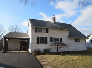 7 Nectar Ln, Levittown, PA 19054