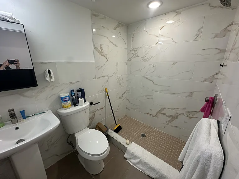 819 42nd St #2 — Photo 8