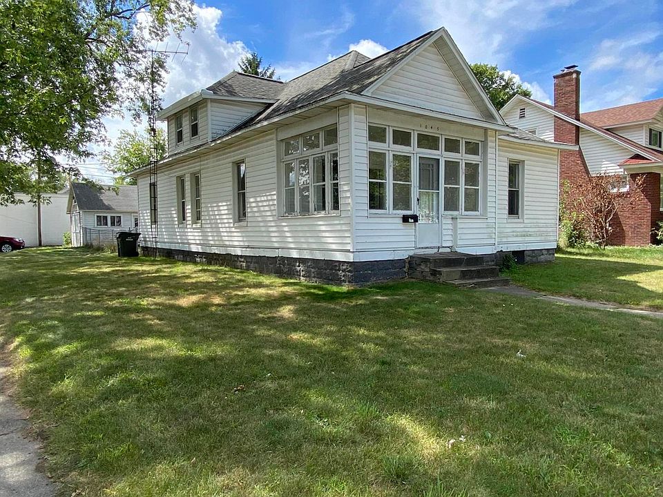 1st image of 1045 W Larch Ave