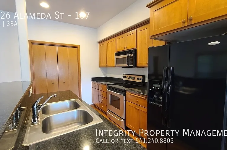 3126 Alameda St #107 — Photo 4