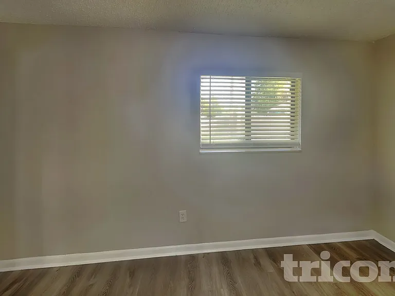 27 Princess Rose Dr — Photo 10