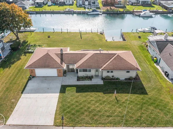 7221 Bluebill Rd, Algonac, MI 48001