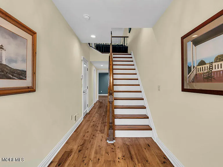55 Sunset Ave — Photo 18